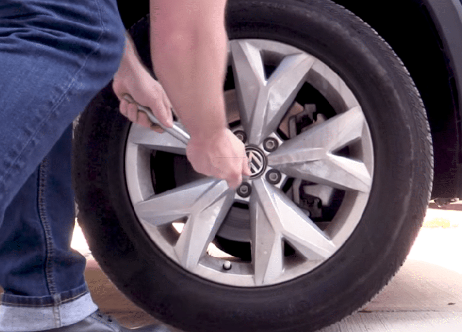 Fast and Reliable Tire Change Services with Hiram Towing Get Back on the Road in No Time!